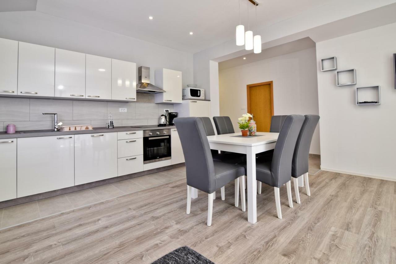 Apartments Mica Врси Экстерьер фото