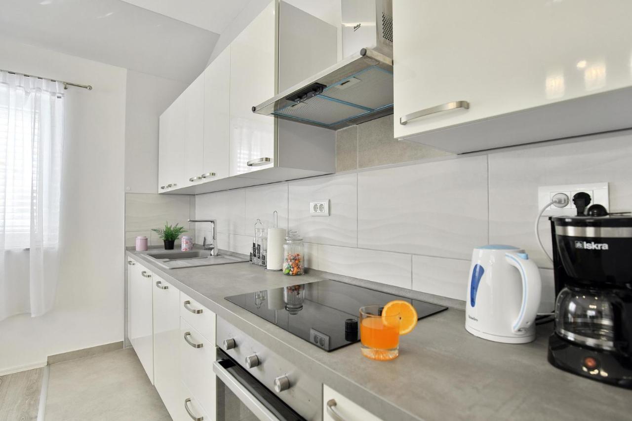 Apartments Mica Врси Экстерьер фото
